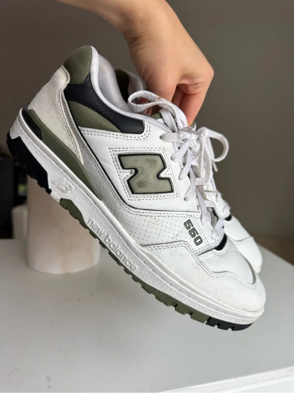 NEW BALANCE 550 WHITE & OLIVE SNEAKERS — SIZE 11.5